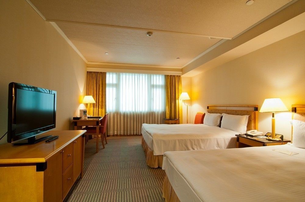 סינצ'ו סיטי The Carlton Hotel - Chung Hwa מראה חיצוני תמונה